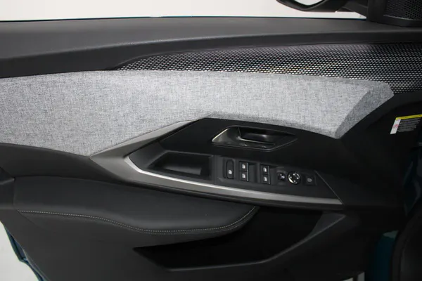 Peugeot E-3008 - Photo 9