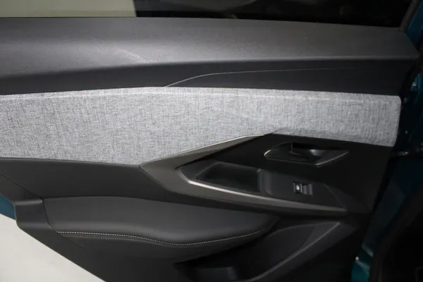 Peugeot E-3008 - Photo 12