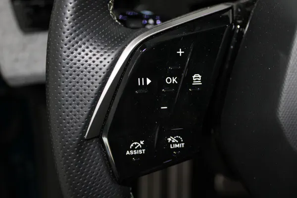 Peugeot E-3008 - Photo 14