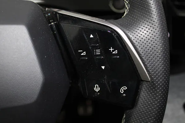 Peugeot E-3008 - Photo 15