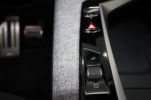 Peugeot E-3008 - Photo 19