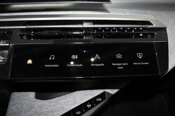 Peugeot E-3008 - Photo 21