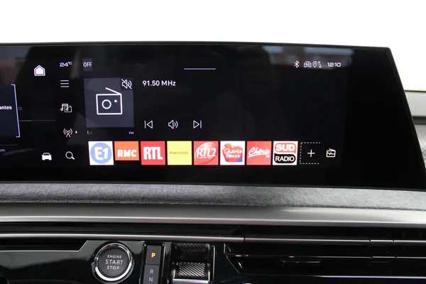 Peugeot E-3008 - Photo 25