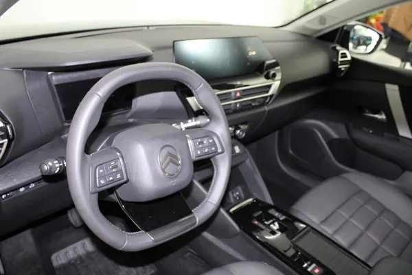 Citroen e-C4 X - Photo 11
