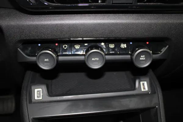 Citroen e-C4 X - Photo 18