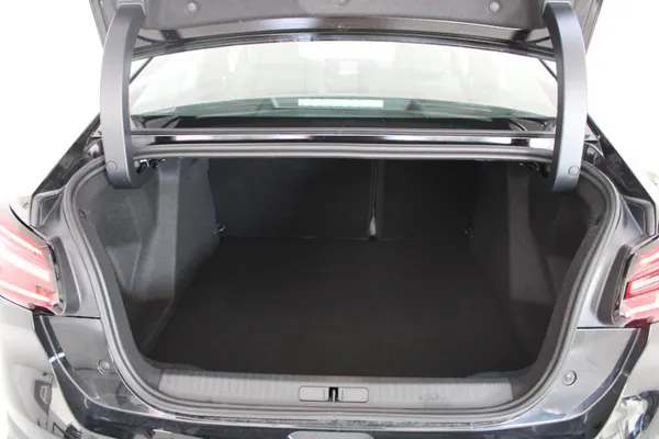 Citroen e-C4 X - Photo 8