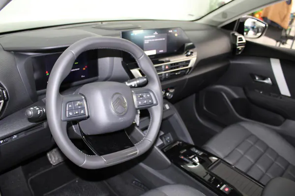 Citroen e-C4 X - Photo 11
