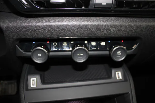 Citroen e-C4 X - Photo 19