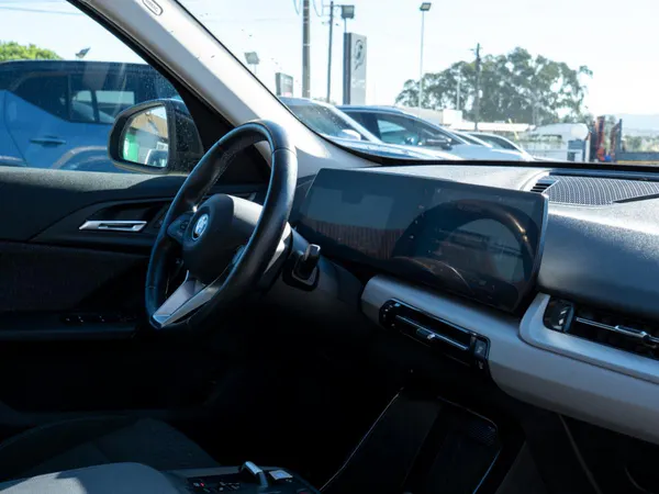 BMW iX1 - Photo 19