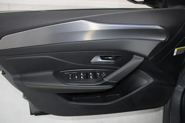 Peugeot E-408 - Photo 10