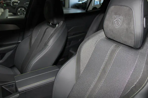 Peugeot E-408 - Photo 11
