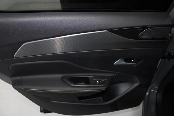 Peugeot E-408 - Photo 13