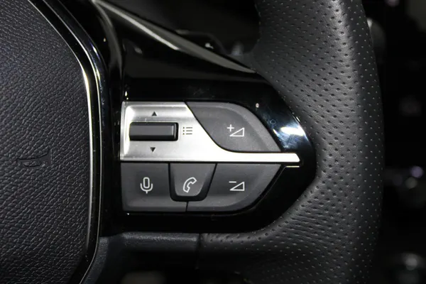 Peugeot E-408 - Photo 16