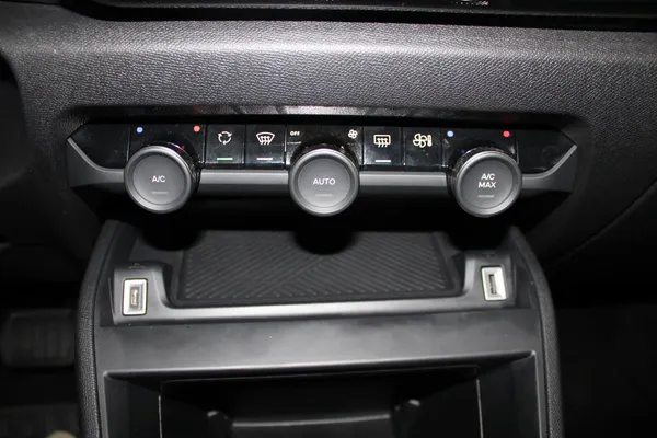 Citroen e-C4 X - Photo 18