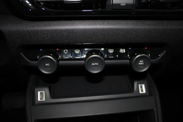 Citroen e-C4 X - Photo 18