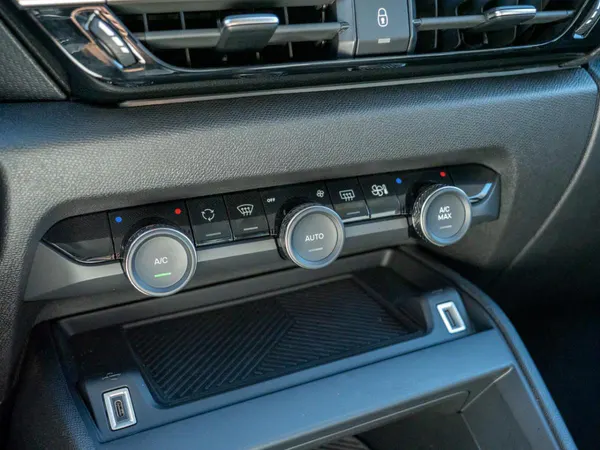 Citroen e-C4 - Photo 35