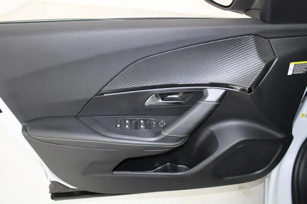 Peugeot e-2008 - Photo 10