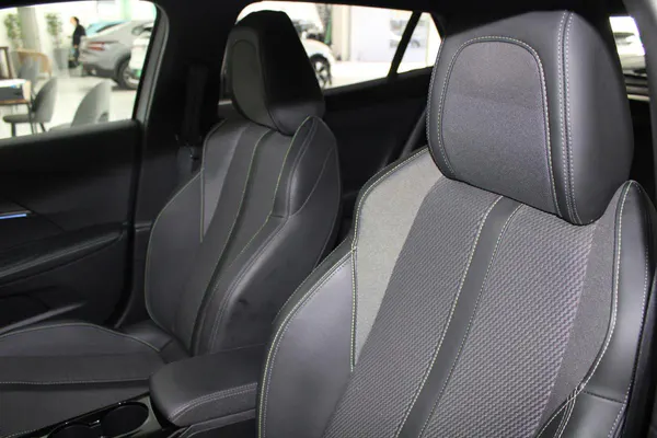 Peugeot e-2008 - Photo 11