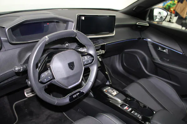 Peugeot e-2008 - Photo 12