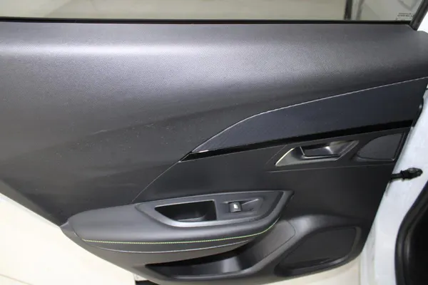 Peugeot e-2008 - Photo 13