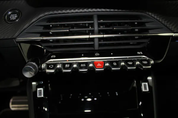 Peugeot e-2008 - Photo 19