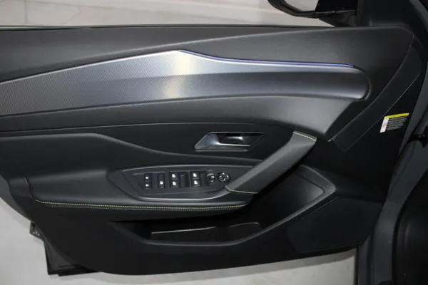 Peugeot E-408 - Photo 9