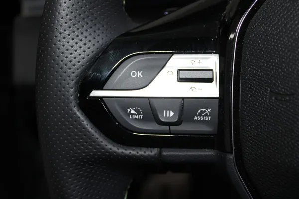 Peugeot E-408 - Photo 14