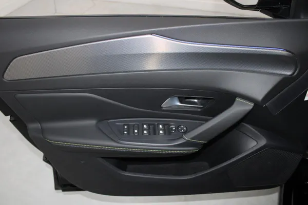 Peugeot E-408 - Photo 10