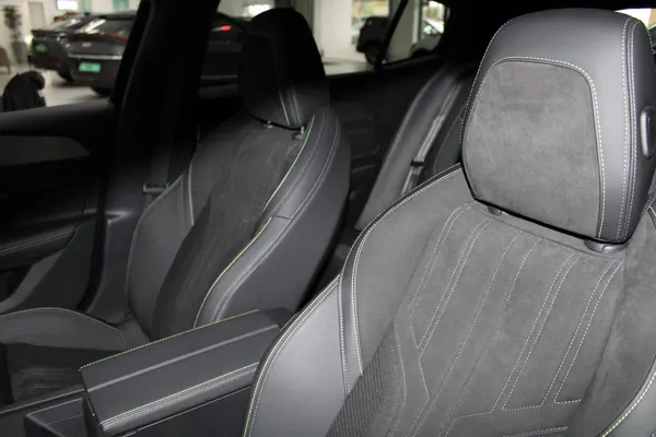 Peugeot E-408 - Photo 11