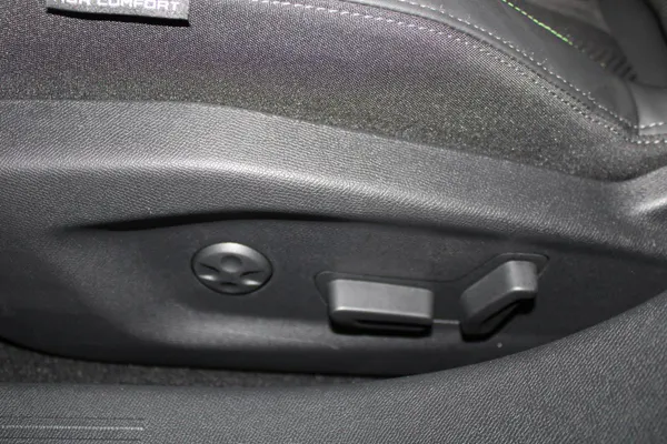 Peugeot E-408 - Photo 15