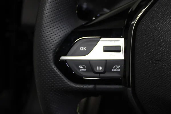 Peugeot E-408 - Photo 16