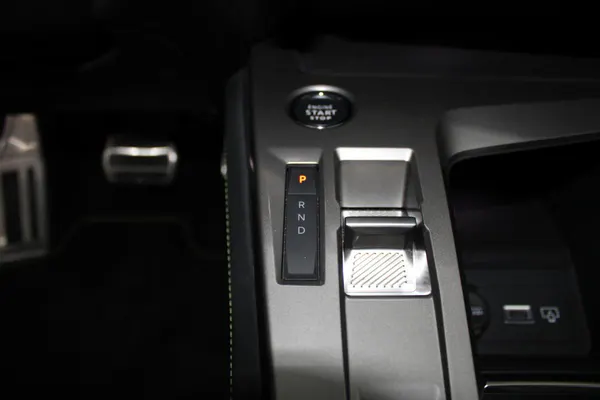 Peugeot E-408 - Photo 20