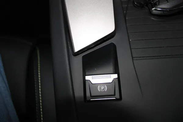 Peugeot E-408 - Photo 22