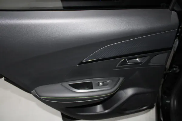 Peugeot e-2008 - Photo 12