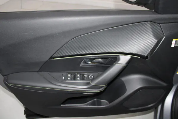 Peugeot e-2008 - Photo 9