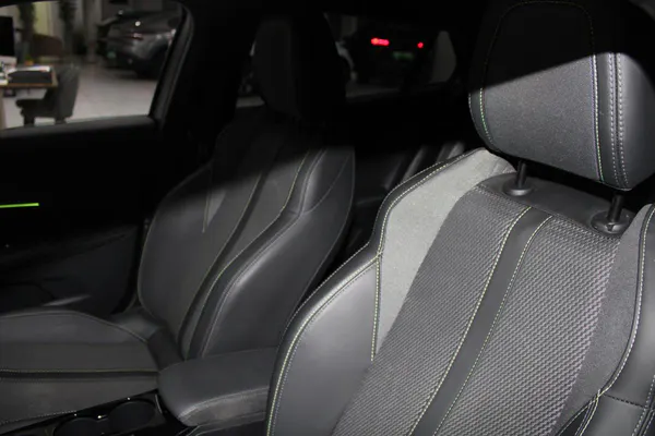 Peugeot e-2008 - Photo 10