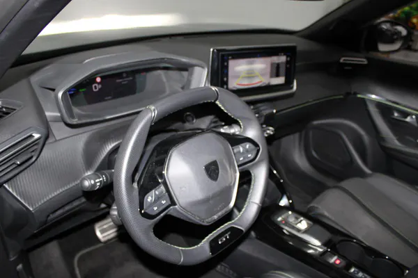 Peugeot e-2008 - Photo 11