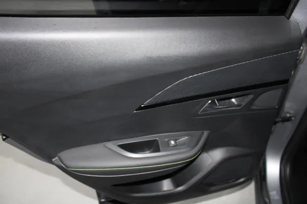 Peugeot e-2008 - Photo 12