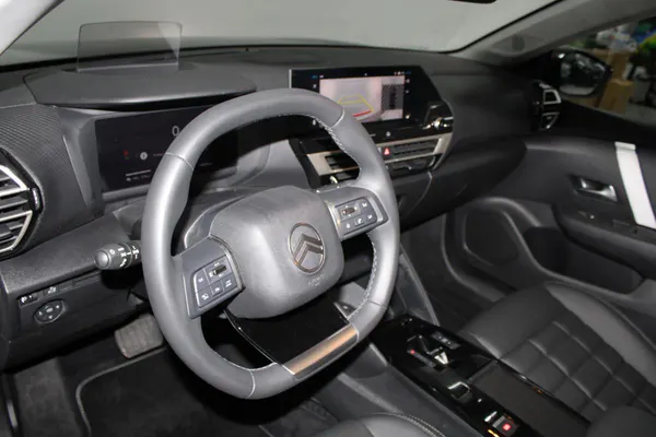 Citroen e-C4 X - Photo 11