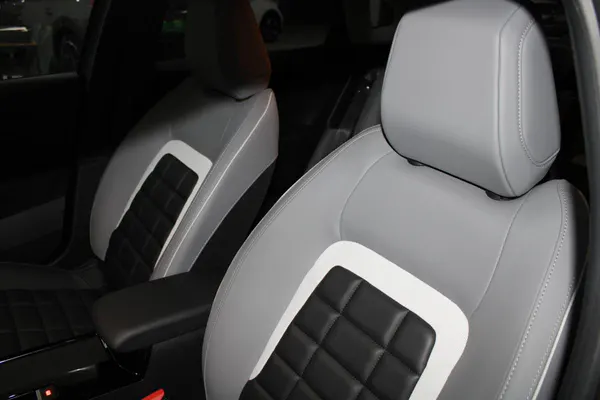 Citroen e-C4 X - Photo 10