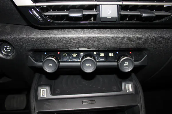 Citroen e-C4 X - Photo 18