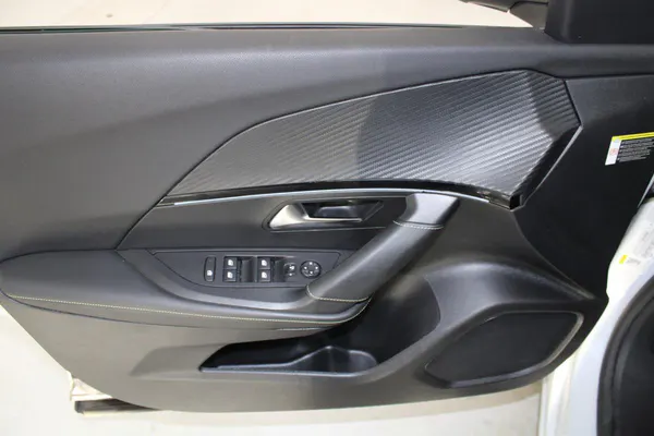 Peugeot e-2008 - Photo 9
