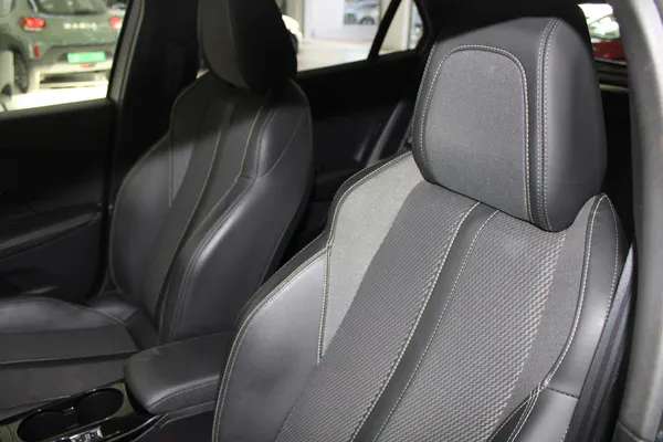 Peugeot e-2008 - Photo 10