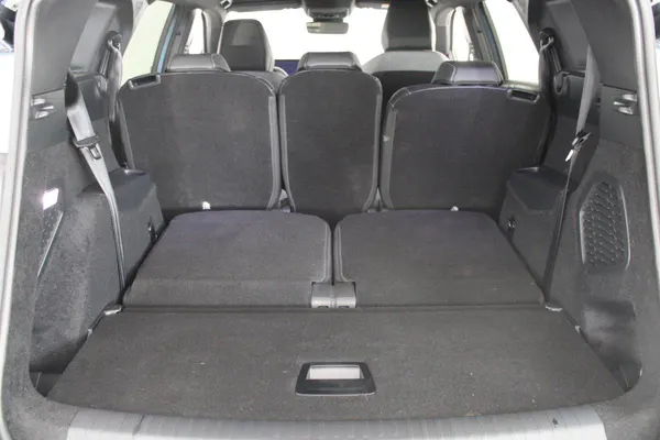 Peugeot E-5008 - Photo 8