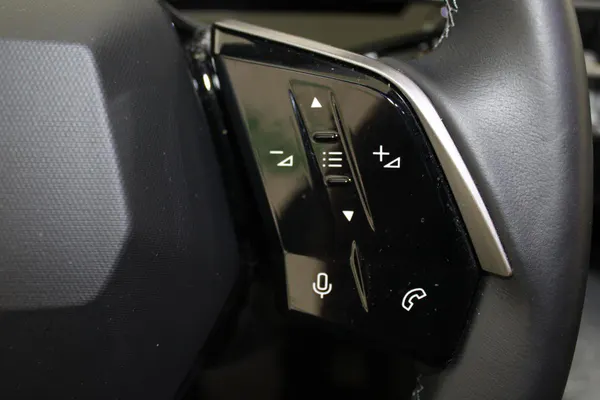 Peugeot E-5008 - Photo 16