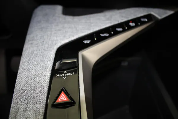 Peugeot E-5008 - Photo 19