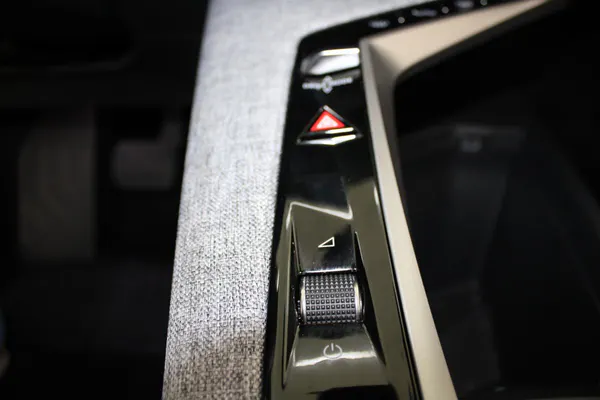 Peugeot E-5008 - Photo 20