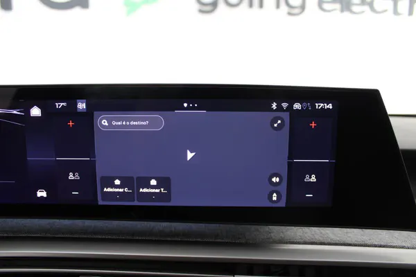 Peugeot E-5008 - Photo 22