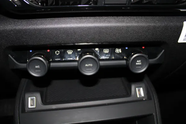 Citroen e-C4 - Photo 18