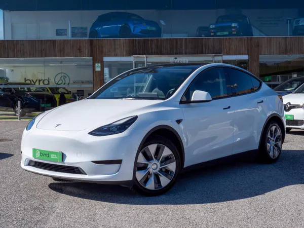 Tesla Model Y - Photo 2
